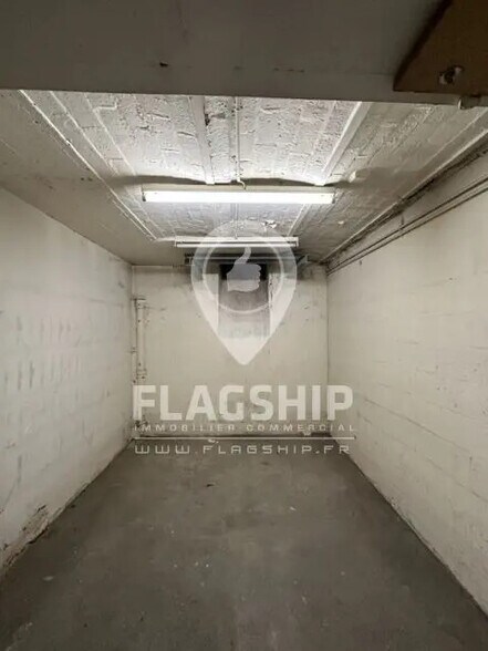 Retail in Paris for lease - Interior Photo - Image 3 of 5