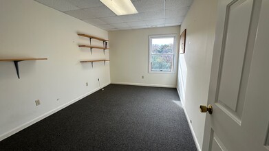 16 Jan Sebastian Dr, Sandwich, MA for lease Interior Photo- Image 2 of 4