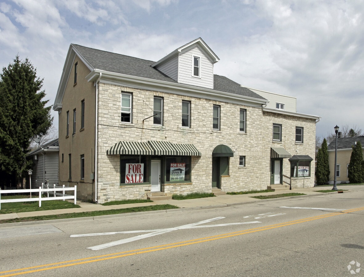 403 Kettle Moraine Dr S, Slinger, WI 53086