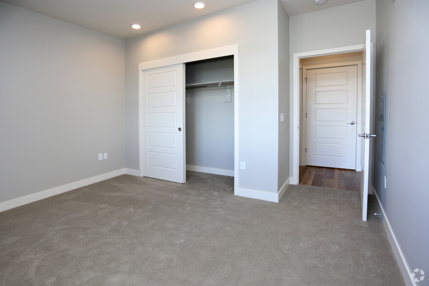 2100 W Littleton Blvd, Littleton, CO for lease - Interior Photo - Image 3 of 112