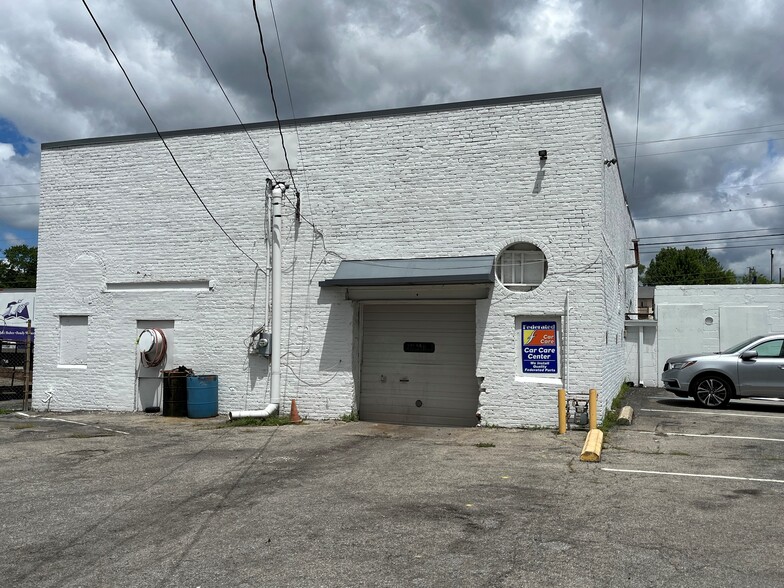 2721 E Washington St, Indianapolis, IN for sale - Building Photo - Image 2 of 4