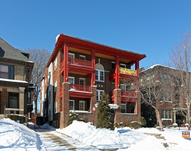 3820 Walnut St, Kansas City, MO 64111