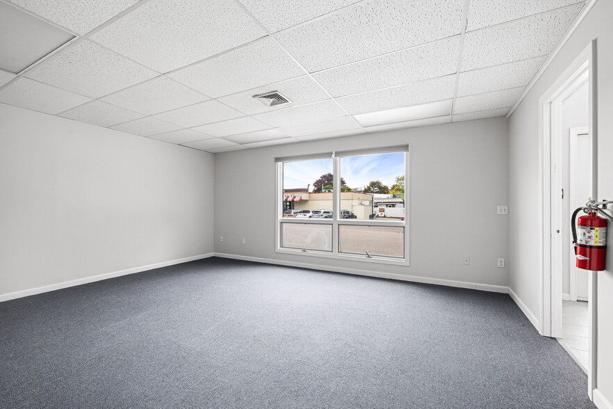 101 Franklin St, Westerly, RI for lease - Building Photo - Image 3 of 12