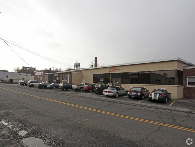 75 Research Dr, Stamford, CT for lease - Building Photo - Image 1 of 16