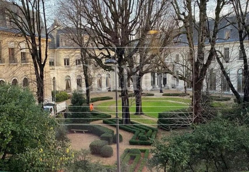 4 B Rue Lord Byron, Paris for lease - Building Photo - Image 3 of 5