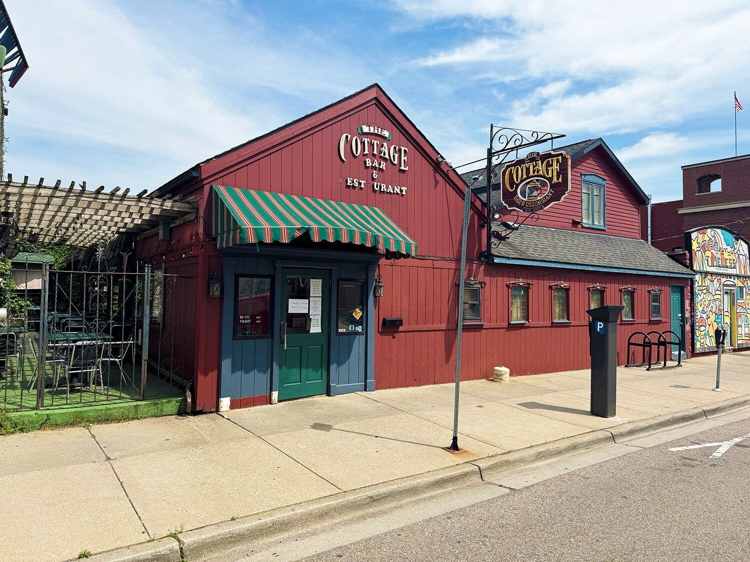 132 Fulton St, Grand Rapids, MI for lease Building Photo- Image 1 of 7