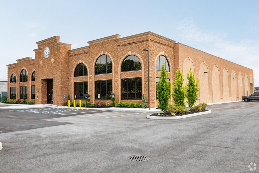 175 Knickerbocker Ave, Bohemia, NY for sale - Primary Photo - Image 1 of 1