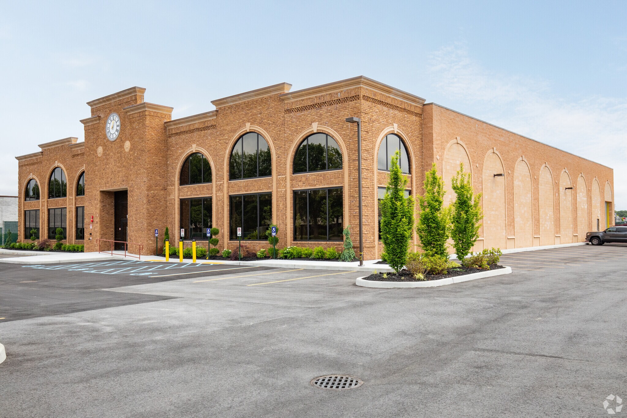 175 Knickerbocker Ave, Bohemia, NY for sale Primary Photo- Image 1 of 1