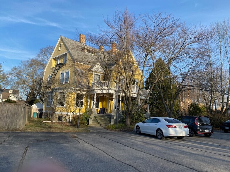 2144 Broad St, Cranston, RI for lease - Primary Photo - Image 1 of 14