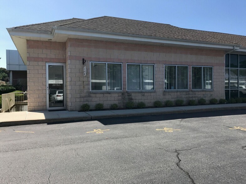 1776 E Jericho Tpke, Huntington, NY for sale - Primary Photo - Image 1 of 1