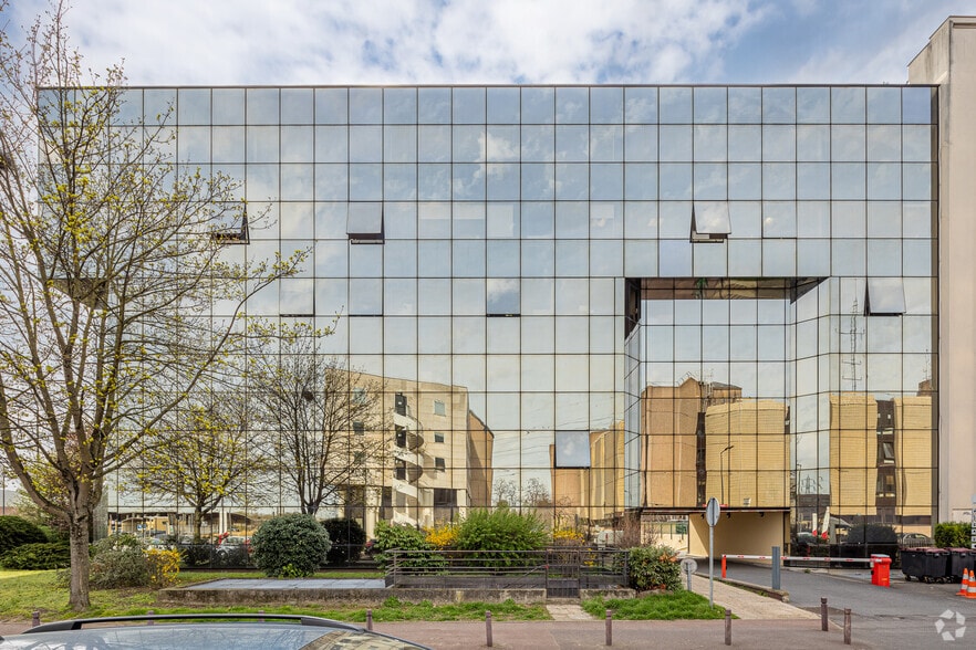 1 Rue De La Croix Des Maheux, Cergy for lease - Building Photo - Image 2 of 3