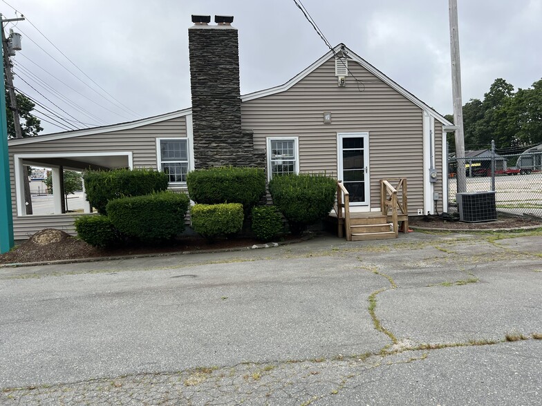 865 Ashley Blvd, New Bedford, MA for sale - Primary Photo - Image 1 of 1