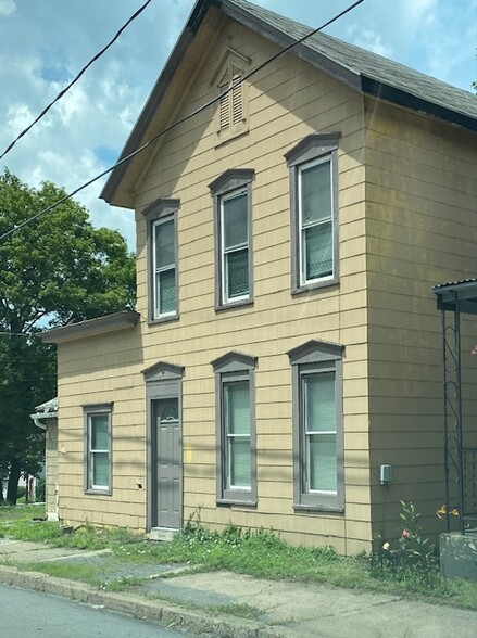 517 Spring St, Hawley, PA for sale - Building Photo - Image 2 of 12