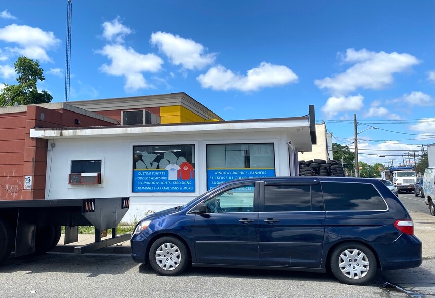 154 Front St, Hempstead, NY for sale - Building Photo - Image 3 of 7