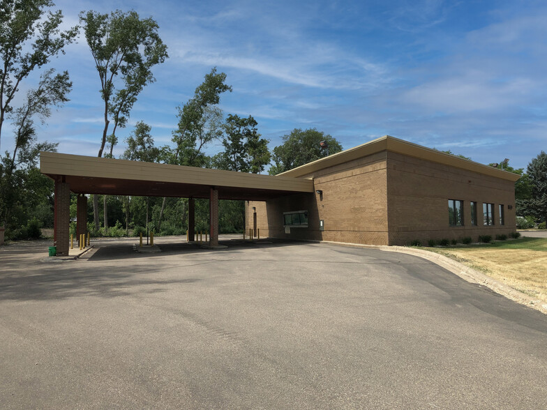 11550 NW Robinson Dr, Minneapolis, MN for sale - Building Photo - Image 2 of 4