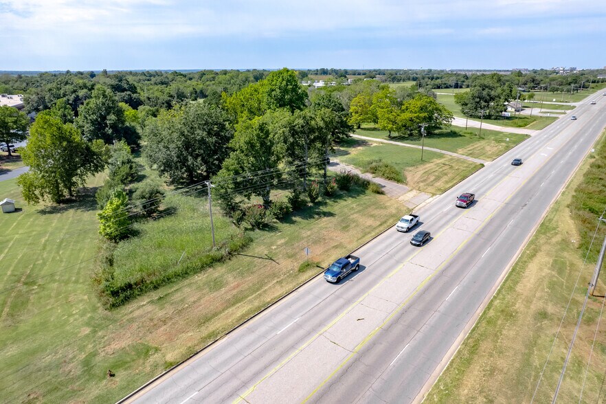 1640 N Main St, Noble, OK for sale - Building Photo - Image 3 of 17