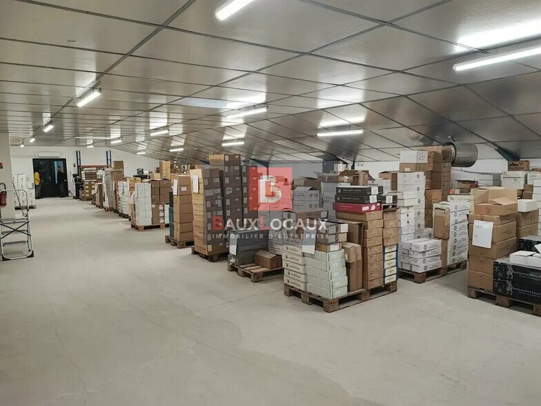 Flex in Arles for lease - Building Photo - Image 3 of 20