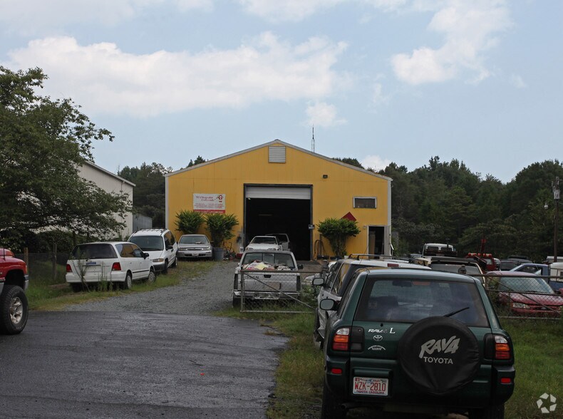 7611 Pence Rd, Charlotte, NC 28215 +/ 5,200 sf Industrial Warehouse