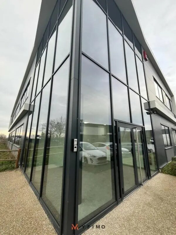 Office in Chanteloup-les-Vignes for lease Building Photo- Image 1 of 6