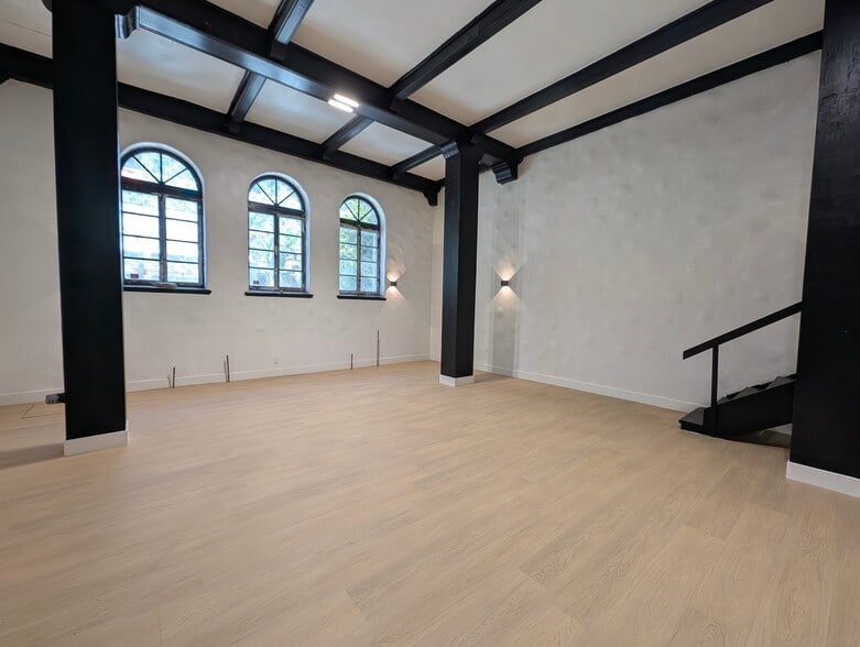 1861 Whitley Ave, Los Angeles, CA for lease - Building Photo - Image 2 of 21