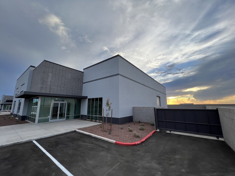 8607 E Pecos Rd, Mesa, AZ for lease - Building Photo - Image 1 of 12