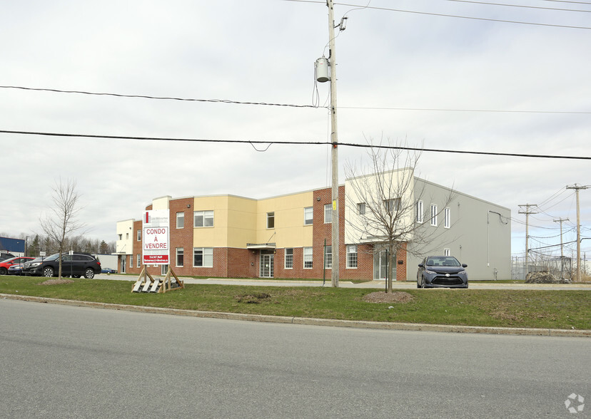 671-685 Rue de la Sablière, Bois-des-filion, QC for sale - Primary Photo - Image 1 of 24