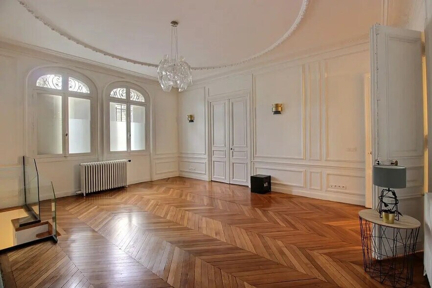 Office in Paris for lease - Interior Photo - Image 2 of 8