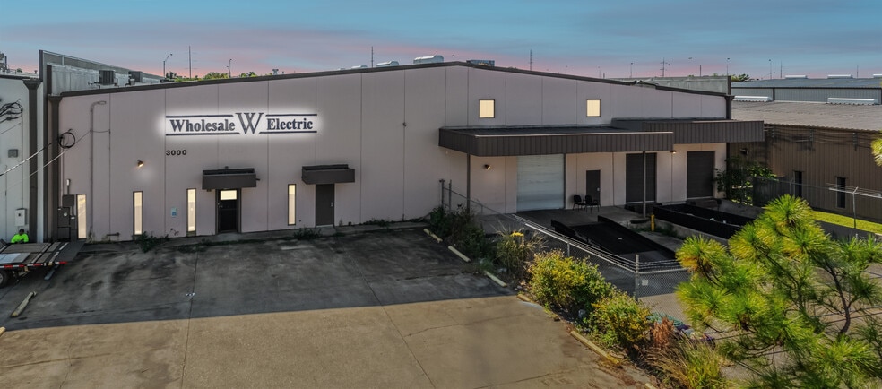 3000 Lausat St, Metairie, LA for lease - Building Photo - Image 1 of 13