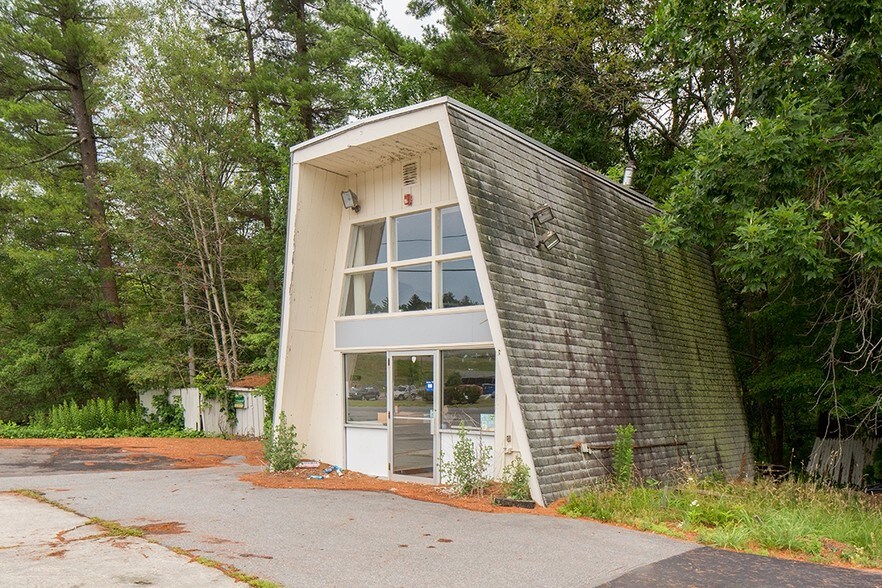 135 Bridge St, Pelham, NH 03076