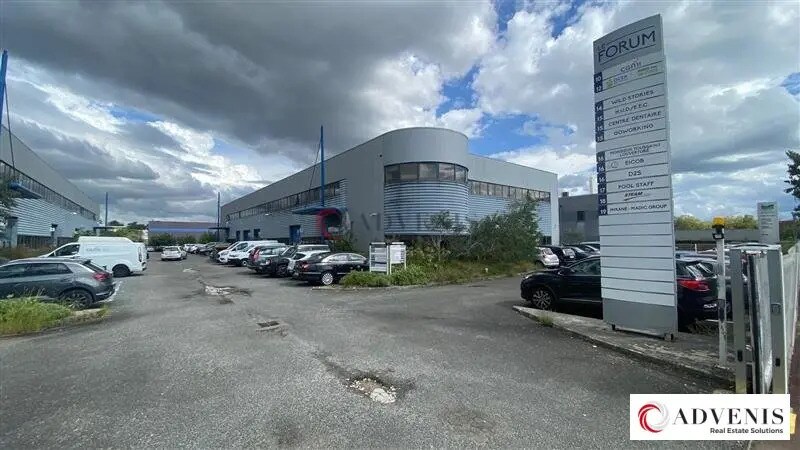 Office in Cenon for lease - Building Photo - Image 1 of 12