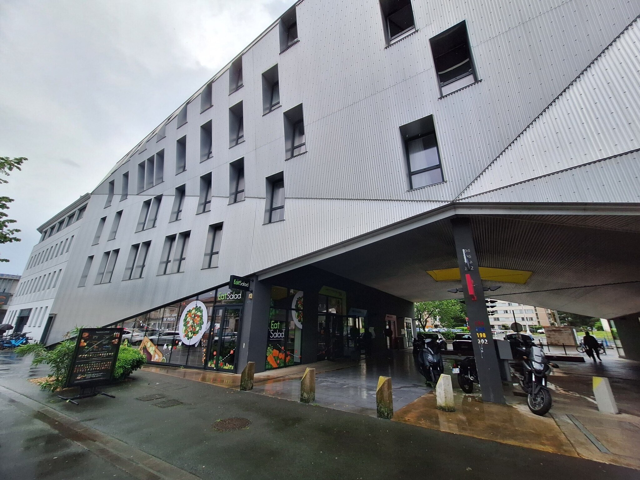 196 Boulevard Godard, Bordeaux for lease Building Photo- Image 1 of 9