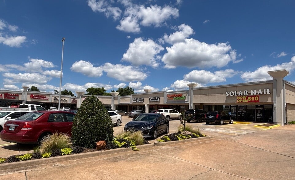 3200-3234 S Boulevard, Edmond, OK for lease - Building Photo - Image 2 of 3