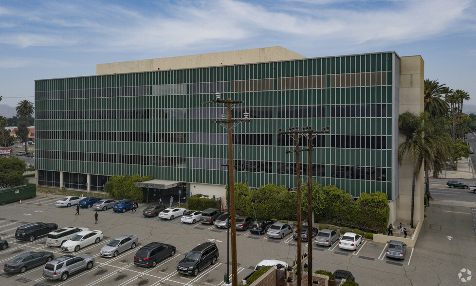 18040 Sherman Way, Reseda, CA for lease - Building Photo - Image 3 of 7