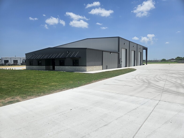 1314 Spindletop Rd, Corpus Christi, TX for lease - Building Photo - Image 1 of 6