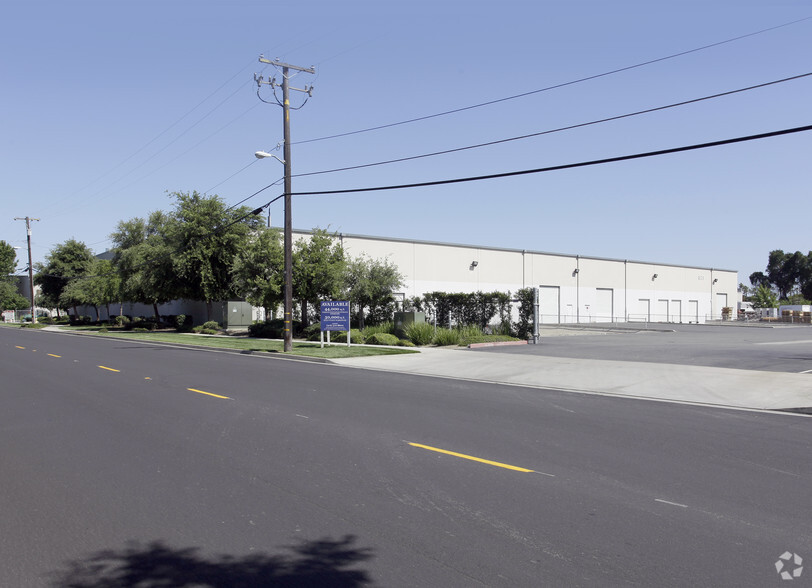 859 F St, West Sacramento, CA for lease - Building Photo - Image 2 of 17