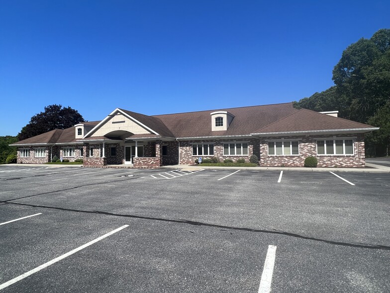 20 Lorenz Industrial Pky, Ledyard, CT for lease - Primary Photo - Image 1 of 7