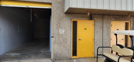 1061-1075 Duncan Perry Rd, Arlington, TX for lease Building Photo- Image 1 of 10