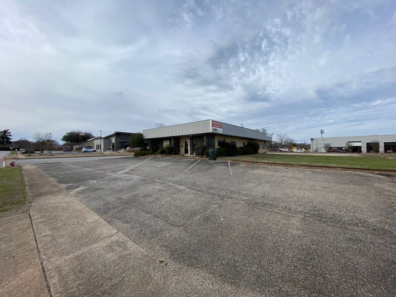 135 Shelley Dr, Tyler, TX for sale - Building Photo - Image 1 of 1