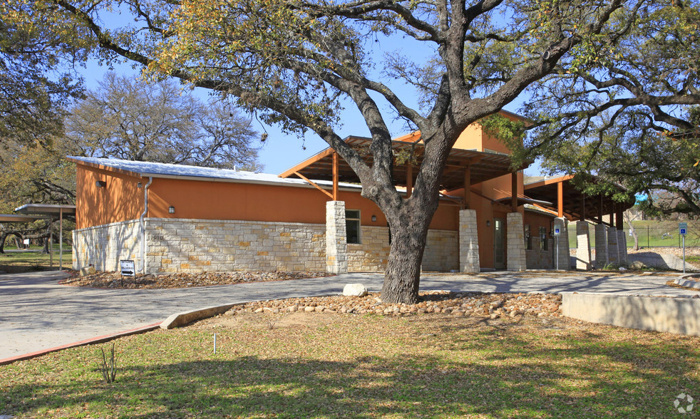 7910 Cameron Rd, Austin, TX for sale - Primary Photo - Image 1 of 1