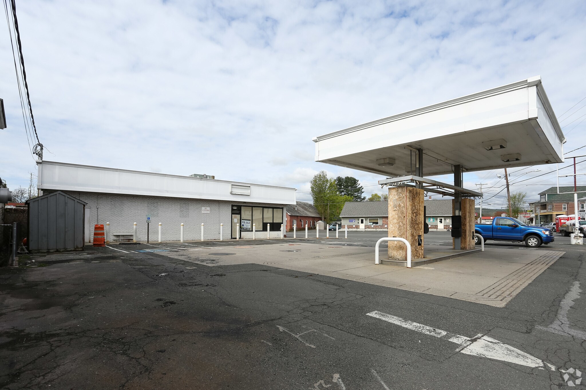 2 Sugarloaf St, South Deerfield, MA 01373 Retail for Sale