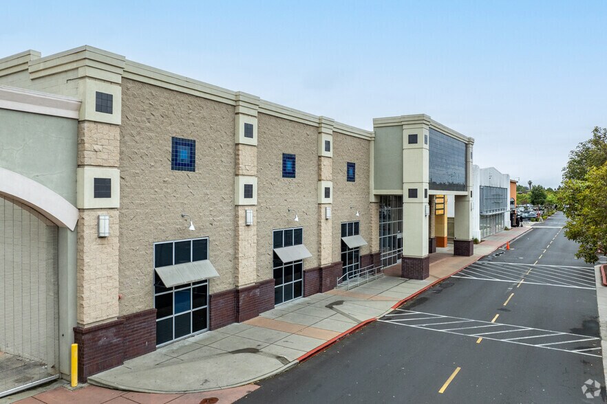 15555 E 14th St, San Leandro, CA for lease - Primary Photo - Image 1 of 5