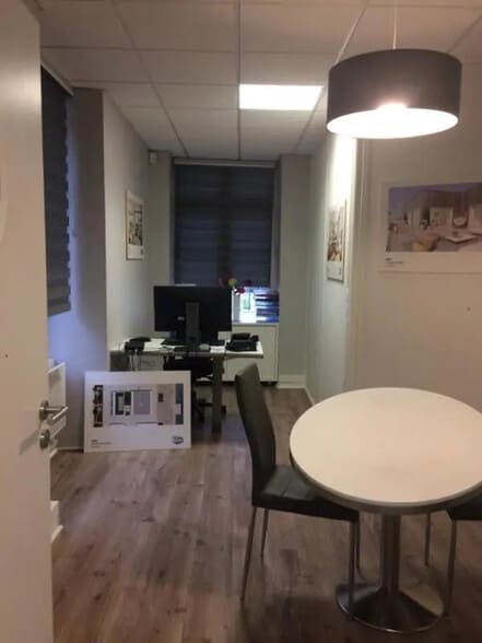 Office in Vannes for lease - Interior Photo - Image 2 of 2