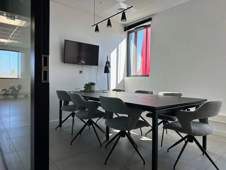 Office in Montpellier for lease - Interior Photo - Image 2 of 12
