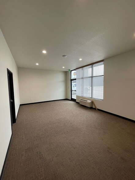 1322-1423 Lauren Ln, Caldwell, ID for lease - Interior Photo - Image 3 of 9