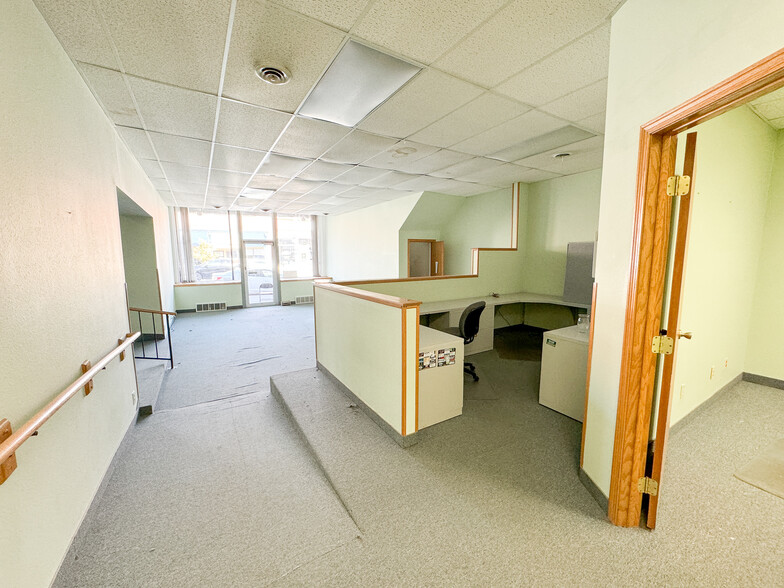 110-112 E Lincoln ave, Fergus Falls, MN for lease - Building Photo - Image 3 of 13