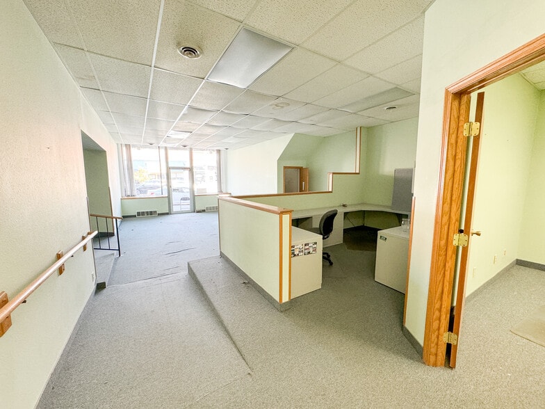 110-112 E Lincoln ave, Fergus Falls, MN for lease - Interior Photo - Image 3 of 13