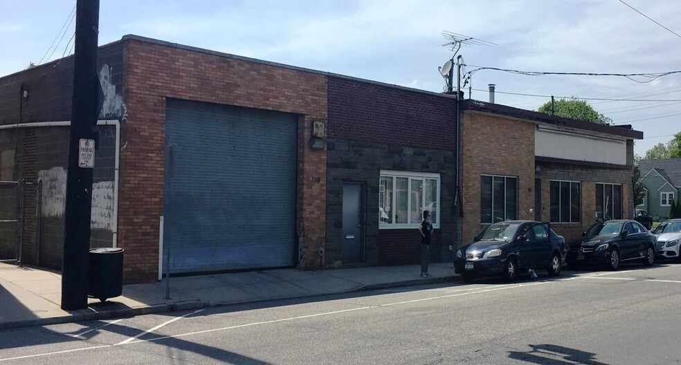 Industrial in New Hyde Park, NY for sale - Primary Photo - Image 1 of 1