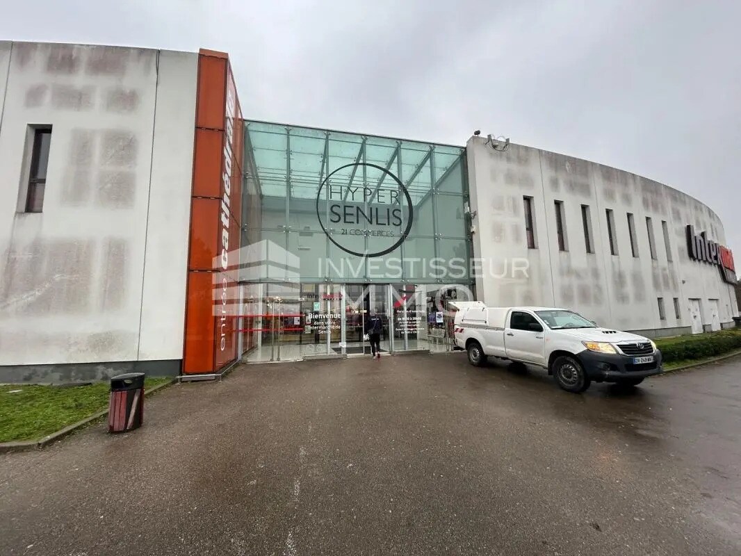 Retail in Senlis for lease Building Photo- Image 1 of 4