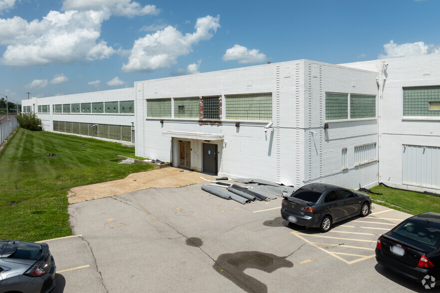 7110-7140 N Broadway, Saint Louis, MO for lease - Building Photo - Image 1 of 18