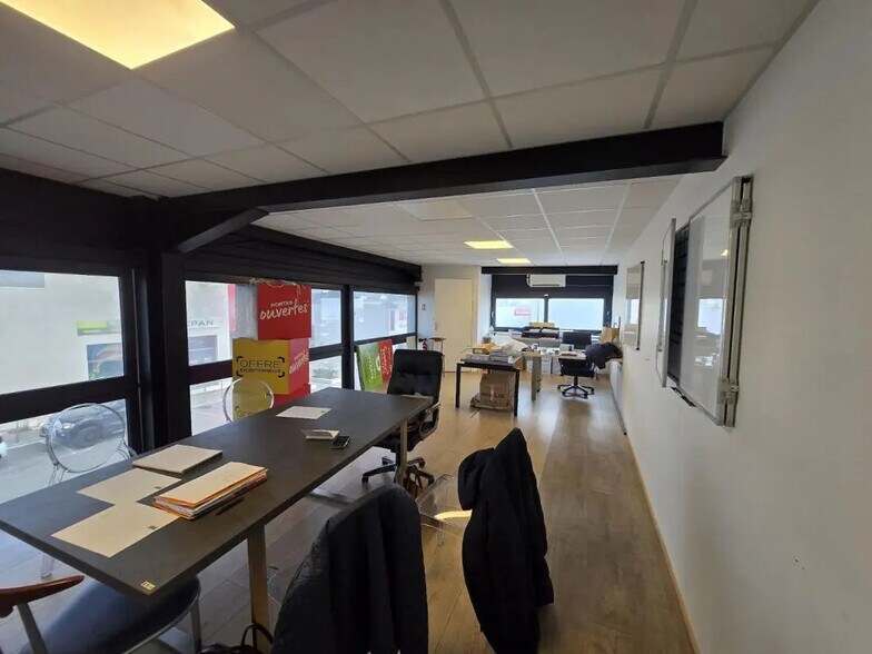 Retail in La Seyne-sur-Mer for lease - Building Photo - Image 3 of 5